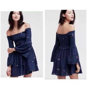 Free People Counting Daisies Navy Off The Shoulder Embroidered Mini Dress Sz XS